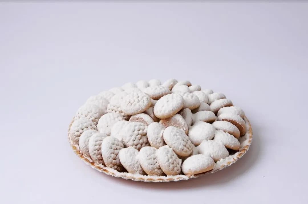Large Packet Of Date Cake