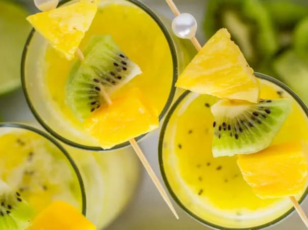 Mango and kiwi cocktail