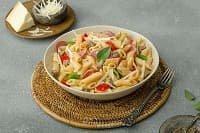 Mix Meat with Pesto Sauce Pasta
