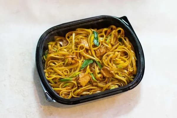 Chicken Chinese Noodles with Mushroom and Vegetables