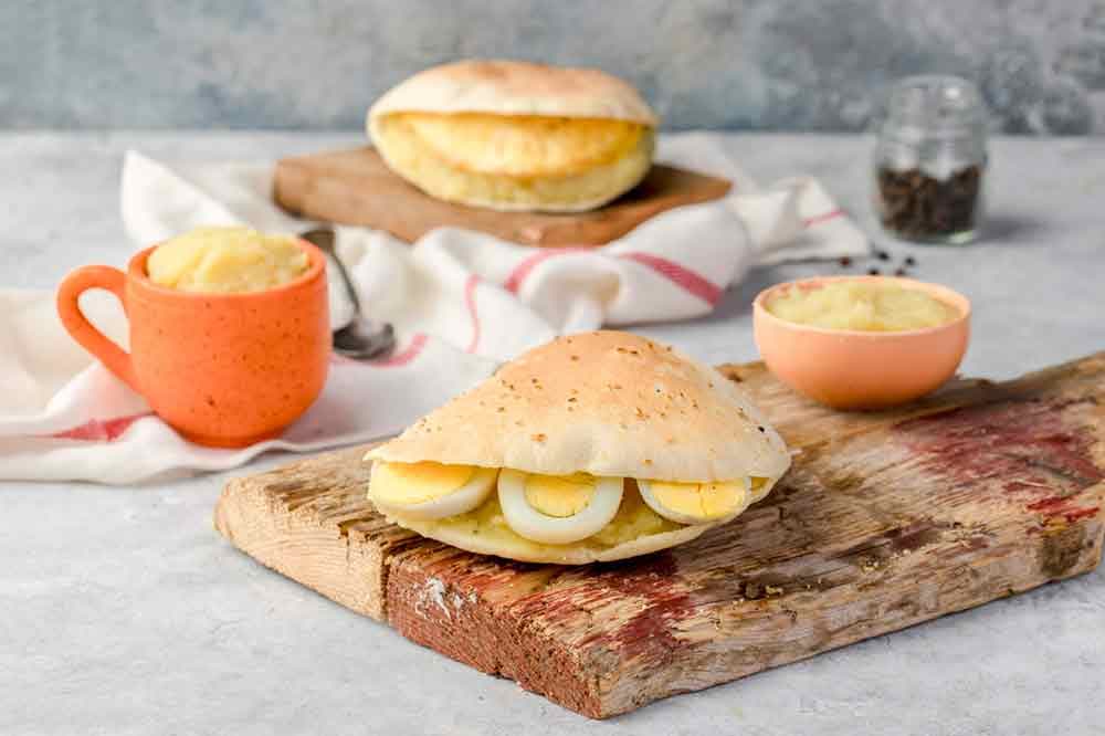Potato Puree with Eggs Sandwich